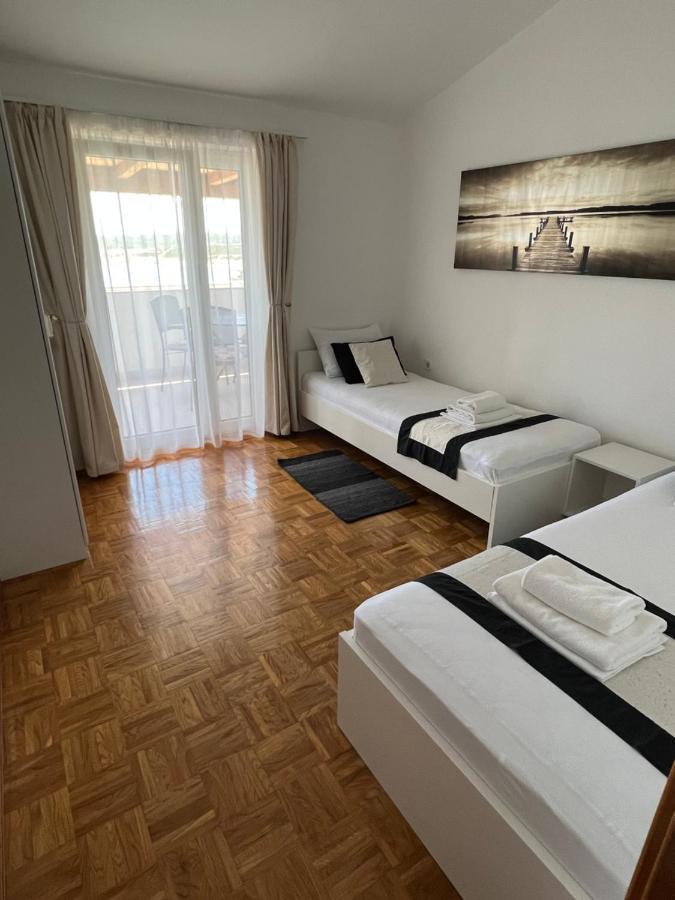 Apartments Loncar-Near Zrce Beach نوفاليا المظهر الخارجي الصورة