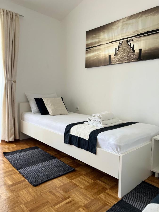 Apartments Loncar-Near Zrce Beach نوفاليا المظهر الخارجي الصورة